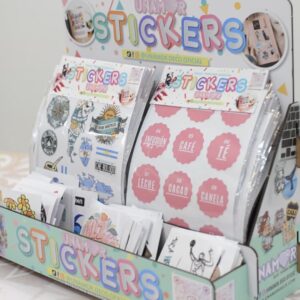 EXHIBIDOR GRATIS + 60 PLANCHITAS + 120 STICKERS -  COMBO 4
