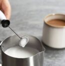 Espumador de leche y baditor de huevos automático