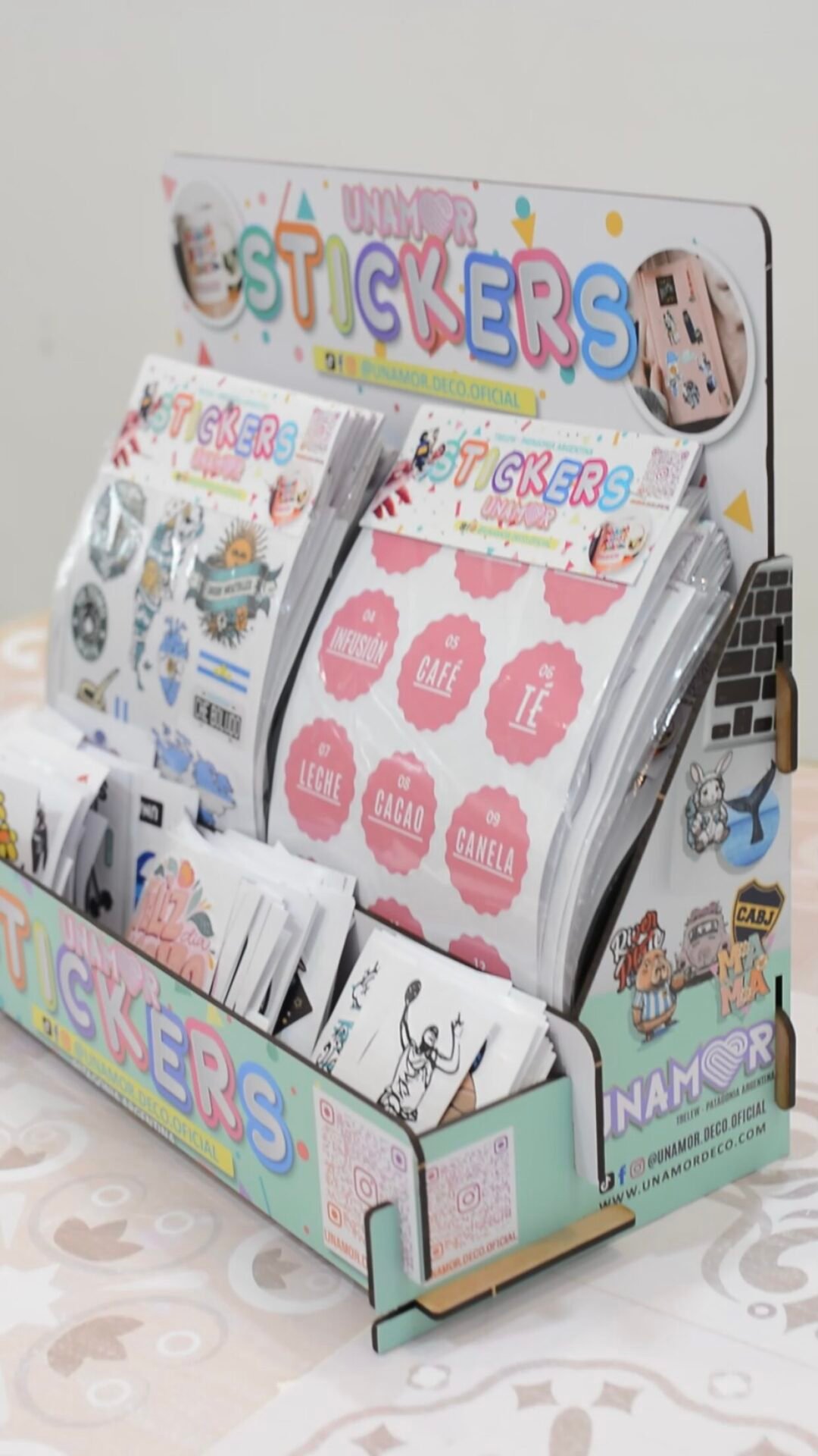 EXHIBIDOR STICKERS UNAMOR PEGATINAS EMPRENDER 1 VINILO DECORATIVO - STICKER INDIVIDUALES MAR X10 - Imagen 2
