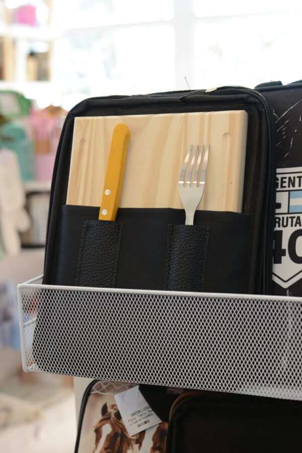 Kit de Asado Portátil con Tabla y Cubiertos