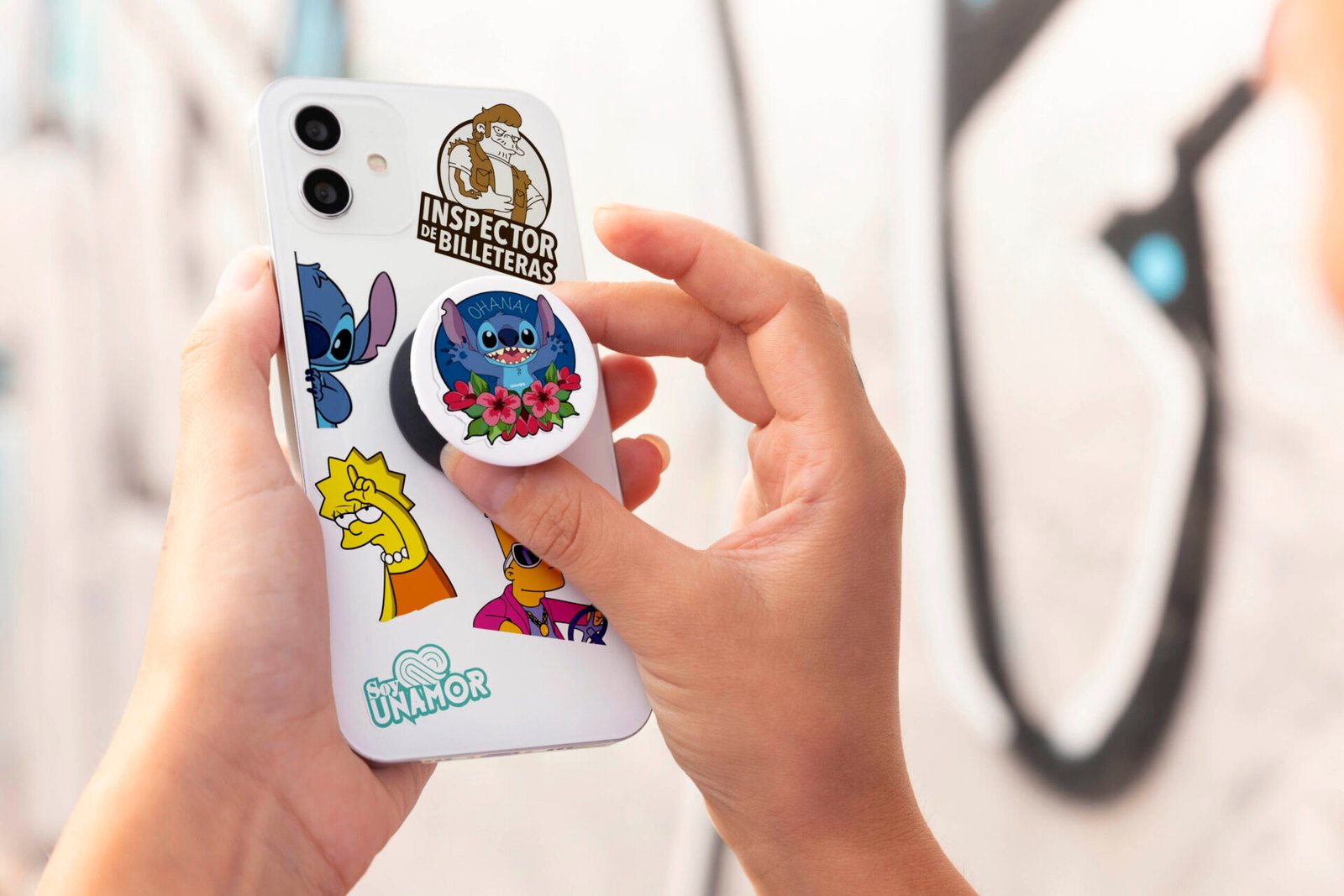MOCKUP 1 scaled MAY-24032 - PACK STICKERES X 10 - PERSONAJES