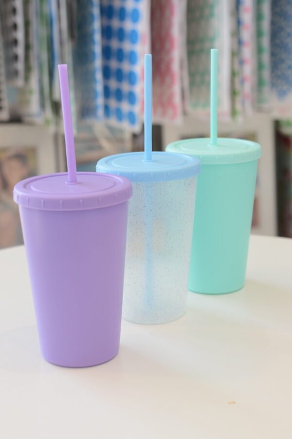 VASO CON TAPA Y BOMBILLA